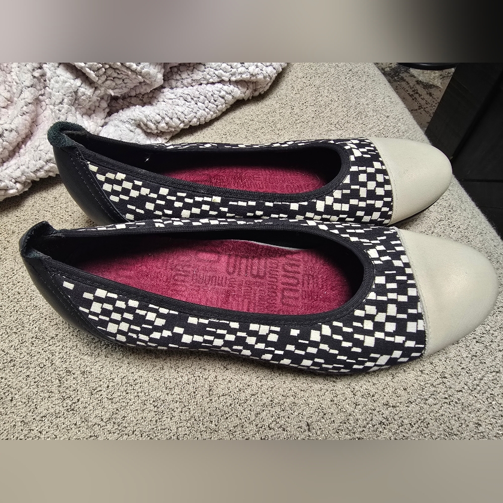Munro ballet flats
